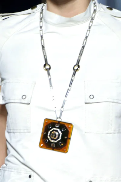 Look 15